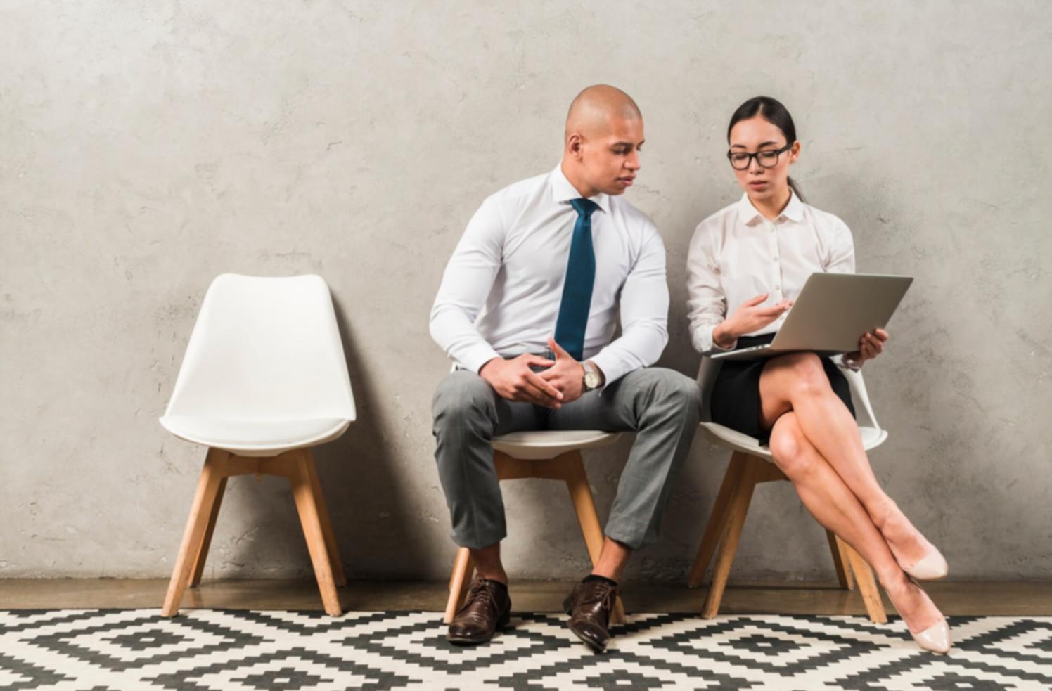 Bureau moderne caterlalerim avec espaces de consultation personnalisés